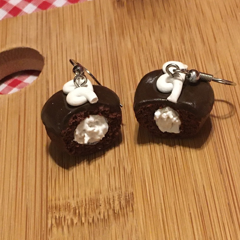 Hostess cake earrings
